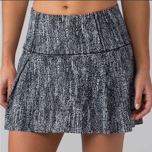 Lululemon Lost In Peace Skirt Skort Women’s 10 Tennis Golf Black White Running